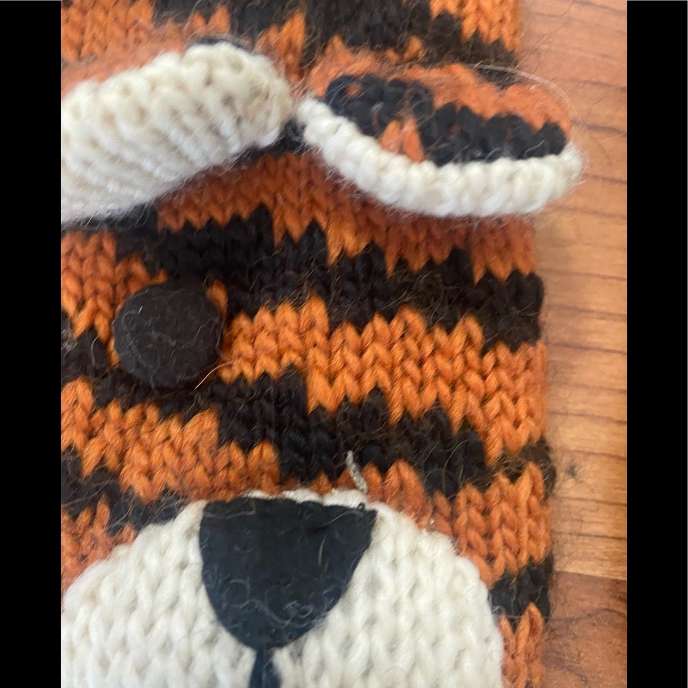 👻Tiger Mittens - Picture 2 of 5